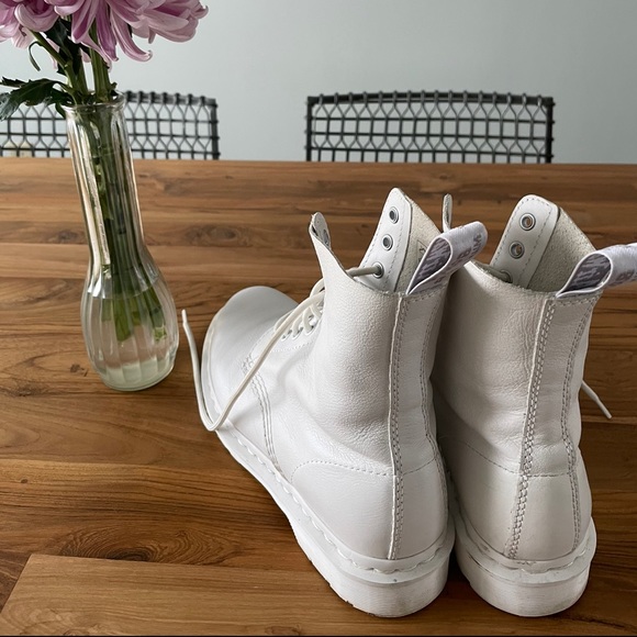 Size 8 White Women’s Doc Martens - Picture 2 of 2